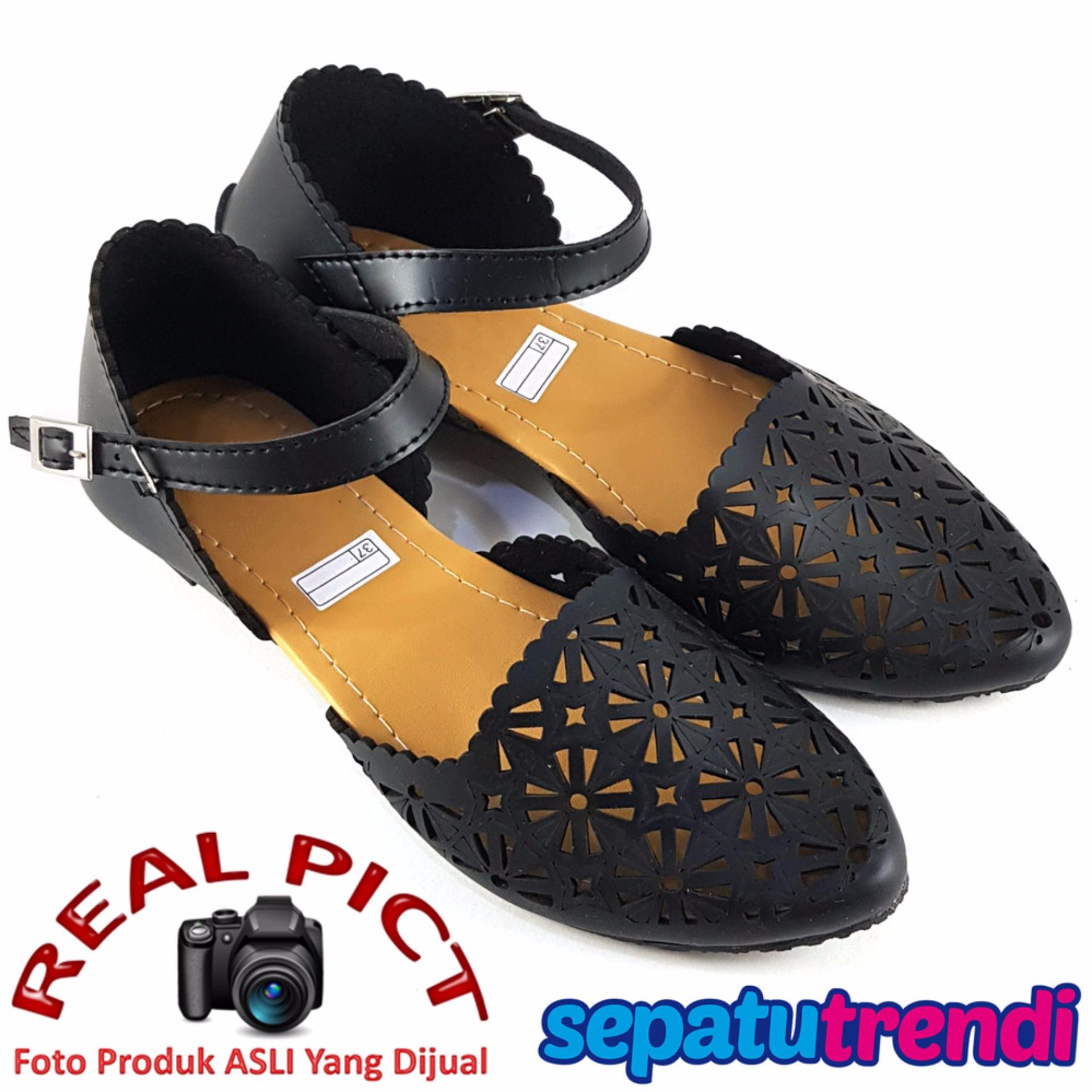TrendiShoes Sepatu Wanita Flat Shoes d'Orsay Laser Cut DT24 - Hitam