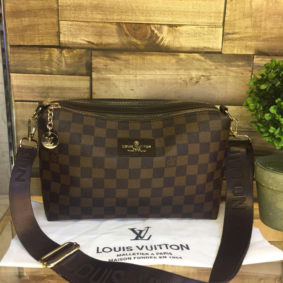 Tas wanita trendy selempang 2 ruang best quality 1 coin best seller best price!!! tas selempang wanita lv ransel cantik sesuai gambar