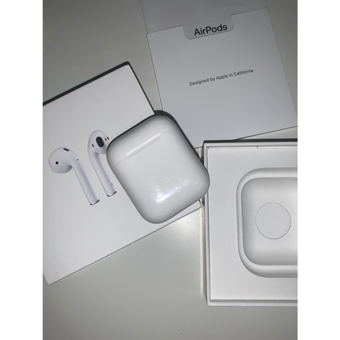 Gen 2 Apple Airpods Second Like New 