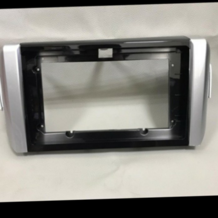 Upgrade Gaya dan Fungsionalitas: Aksesoris Mobil Toyota Innova 2015