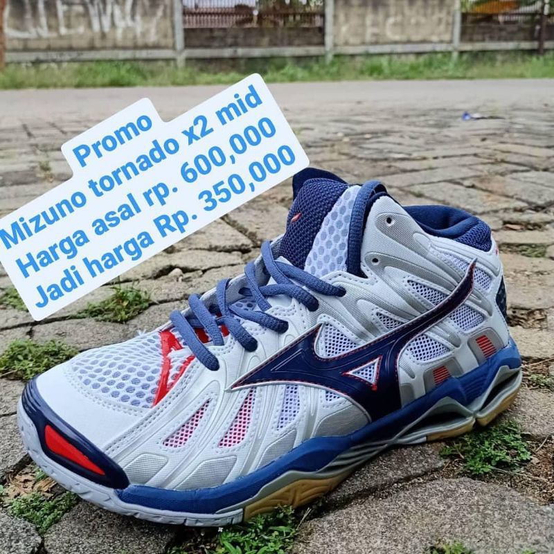 Harga sepatu shop mizuno tornado