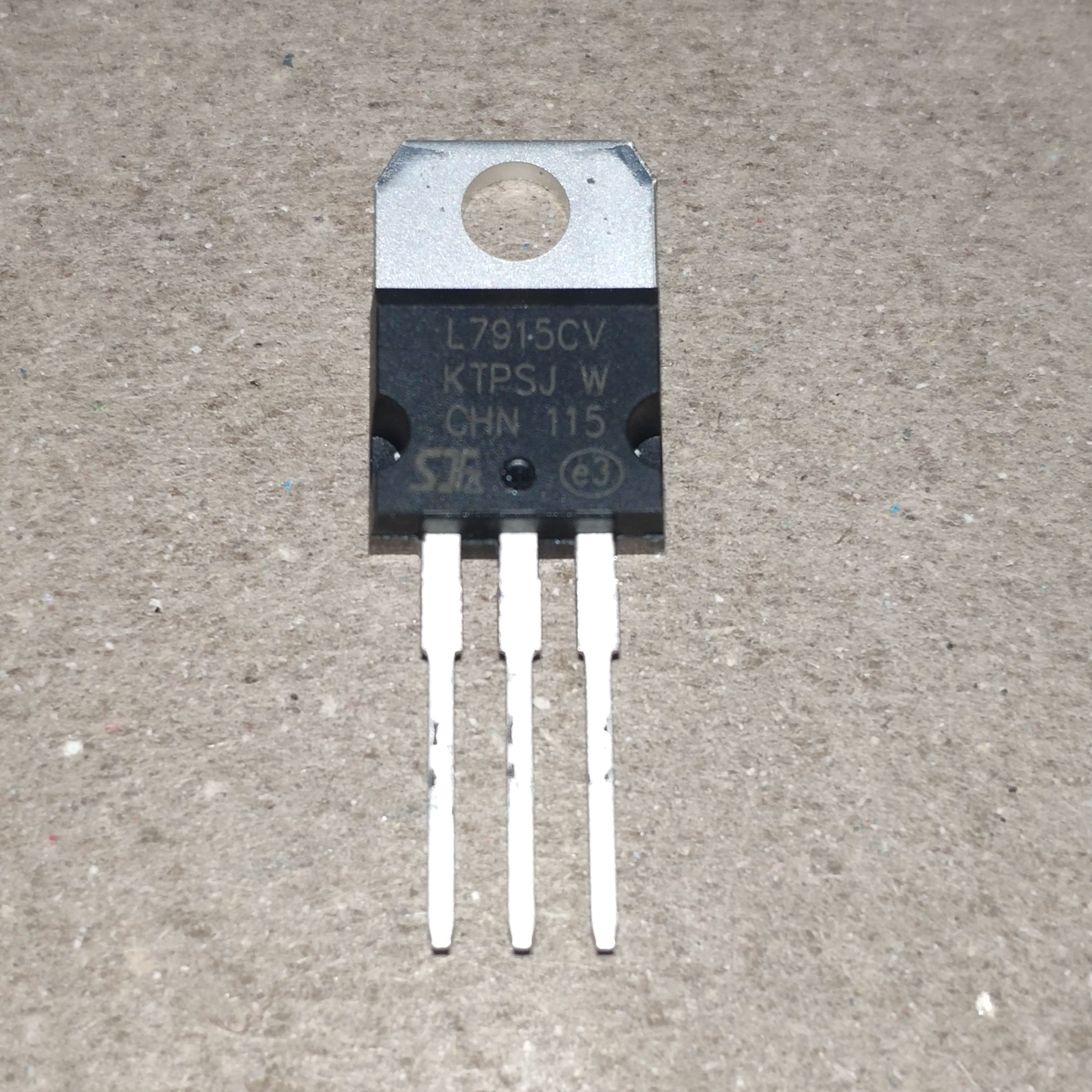 IC REGULATOR L7915 / TRANSISTOR 7915CV ORIGINAL | Lazada Indonesia