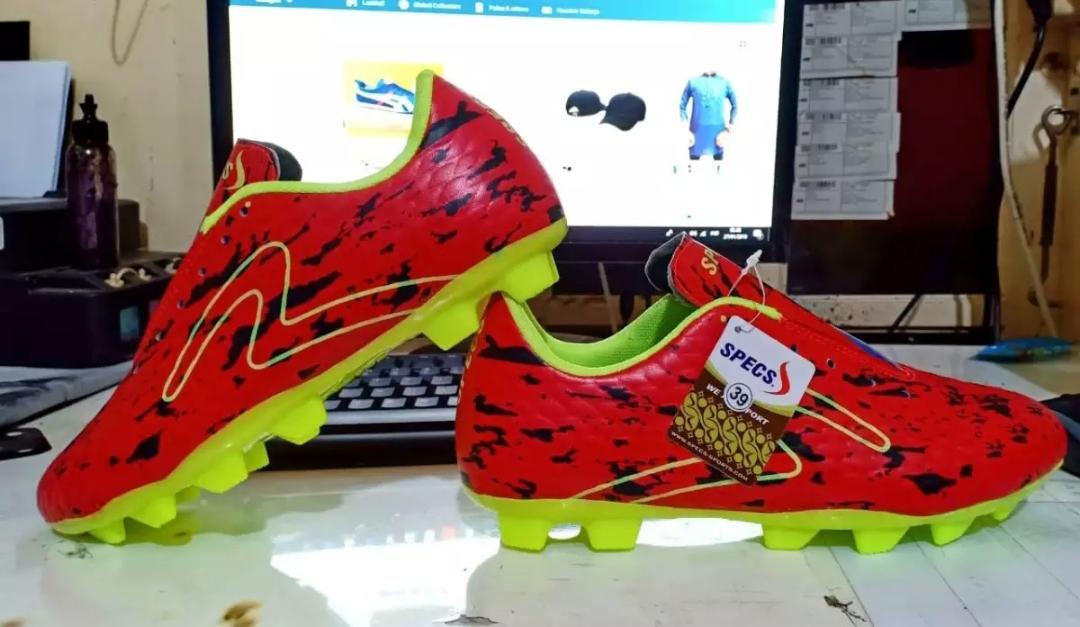 (COD) SEPATU OLAHRAGA SEPAK BOLA MODEL TERBARU DAN TERLARIS DENGAN HARGA TERJANGKAU