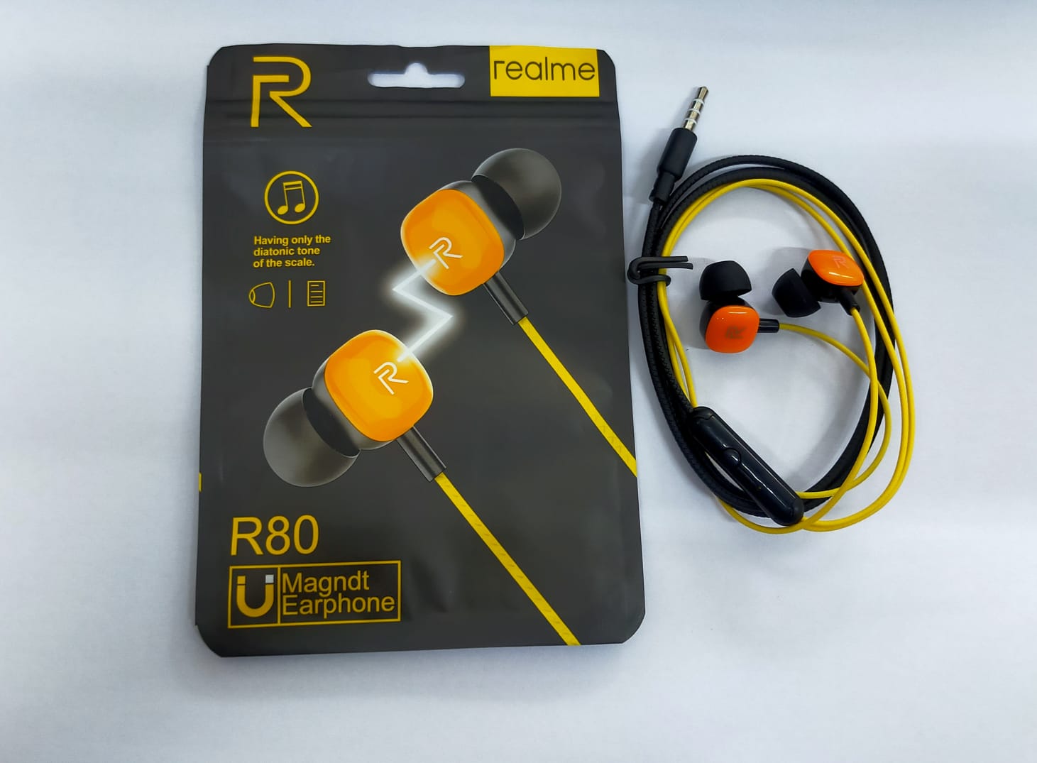 realme r80 earphones