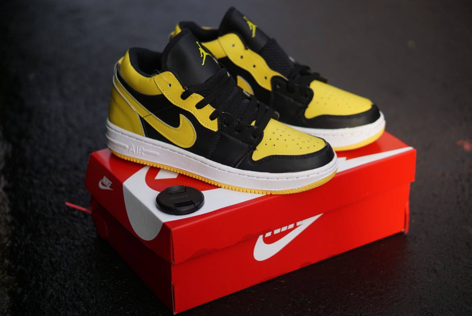 air jordan low yellow black