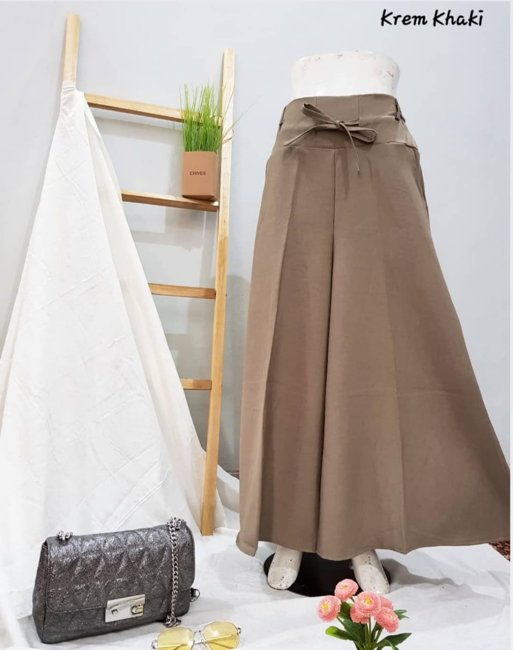 Students Day ni onlayn tomosha qiling Paypoq va chiroyli ichki kiyimdagi porno