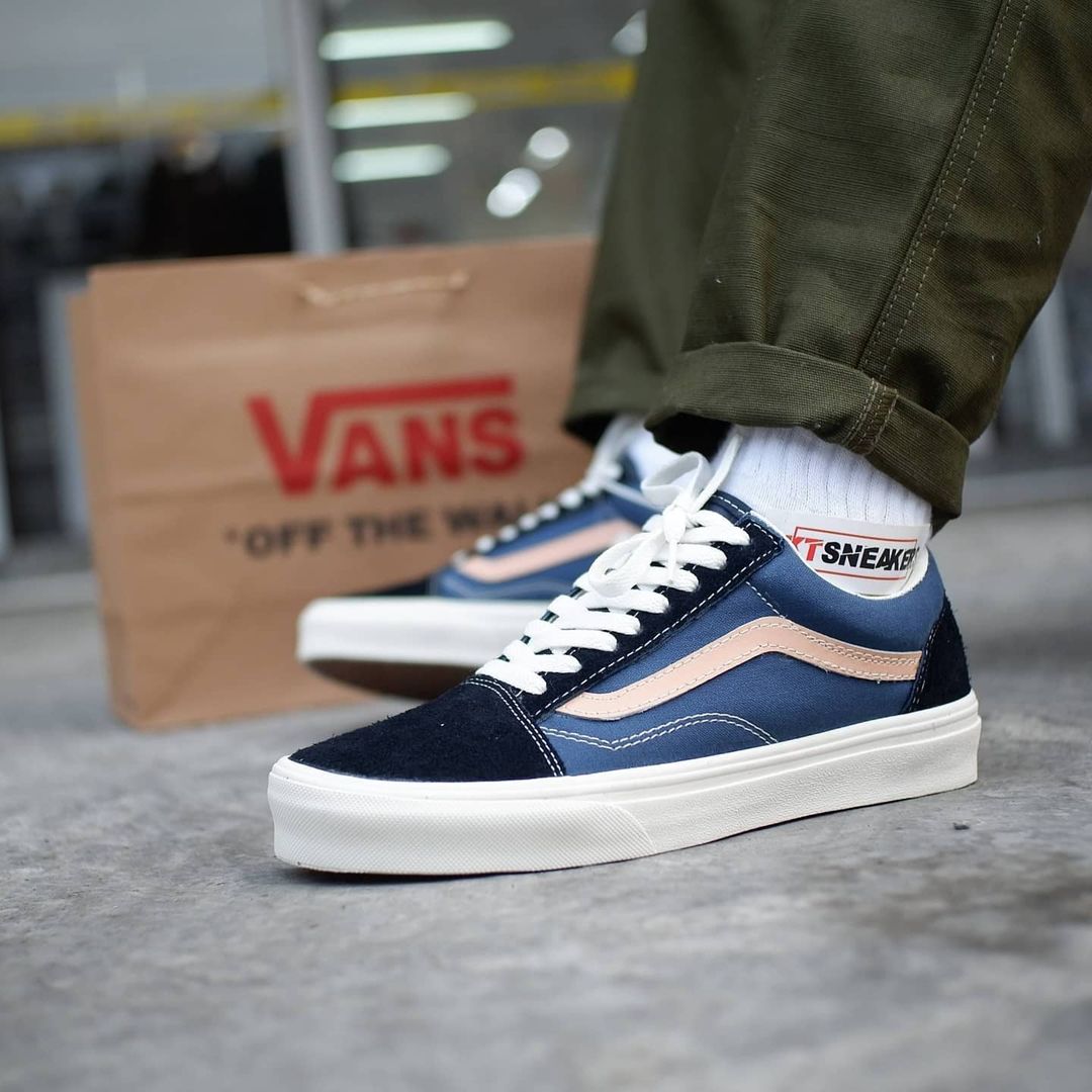 vans white blue sole