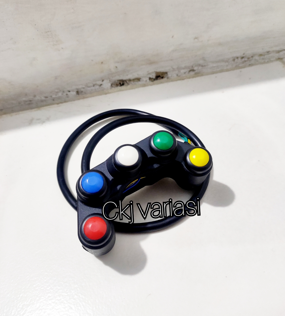 saklar 5 tombol besi 3 tombol on/off dan 2 tombol push on bisa pakai di ...