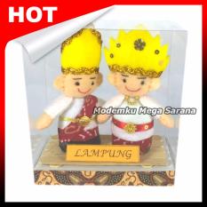 Central Kerajinan Boneka Pakaian Adat Lampung
