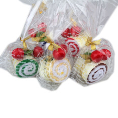 Handuk Gulung menyerupai Kue kapas dengan dekorasi ceri di atasnya