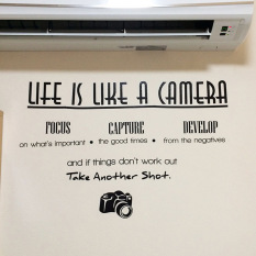 ZooYoo Hidup Ini Seperti A Camera Kutipan Inspirasional Stiker Dinding Ruang Tamu Dekorasi Adesivos De Paredes Surat Rumah Stiker Mural Art 2010. -Internasional