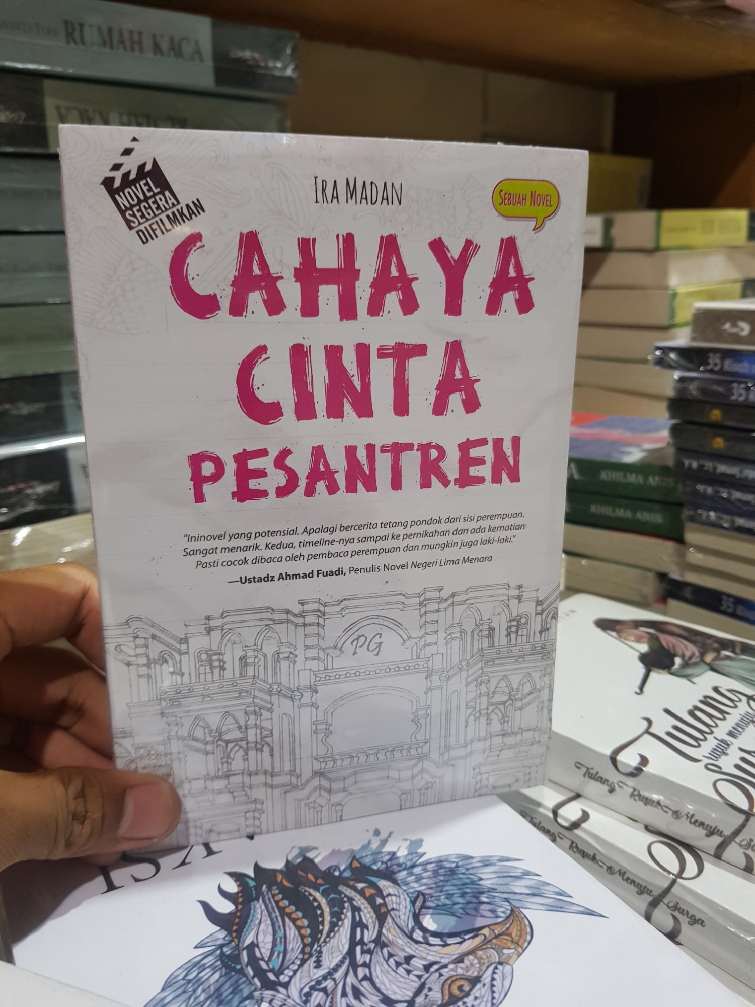 Gaya Bahasa Novel Cahaya Cinta Pesantren – Besar