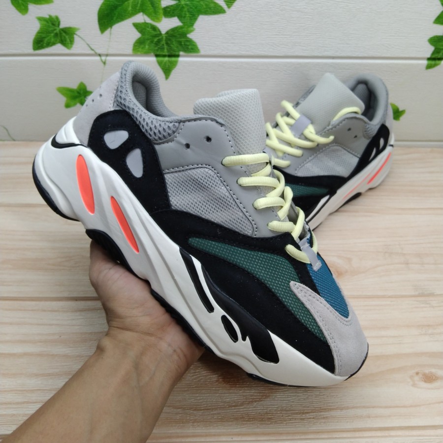 yeezy 700 aaa
