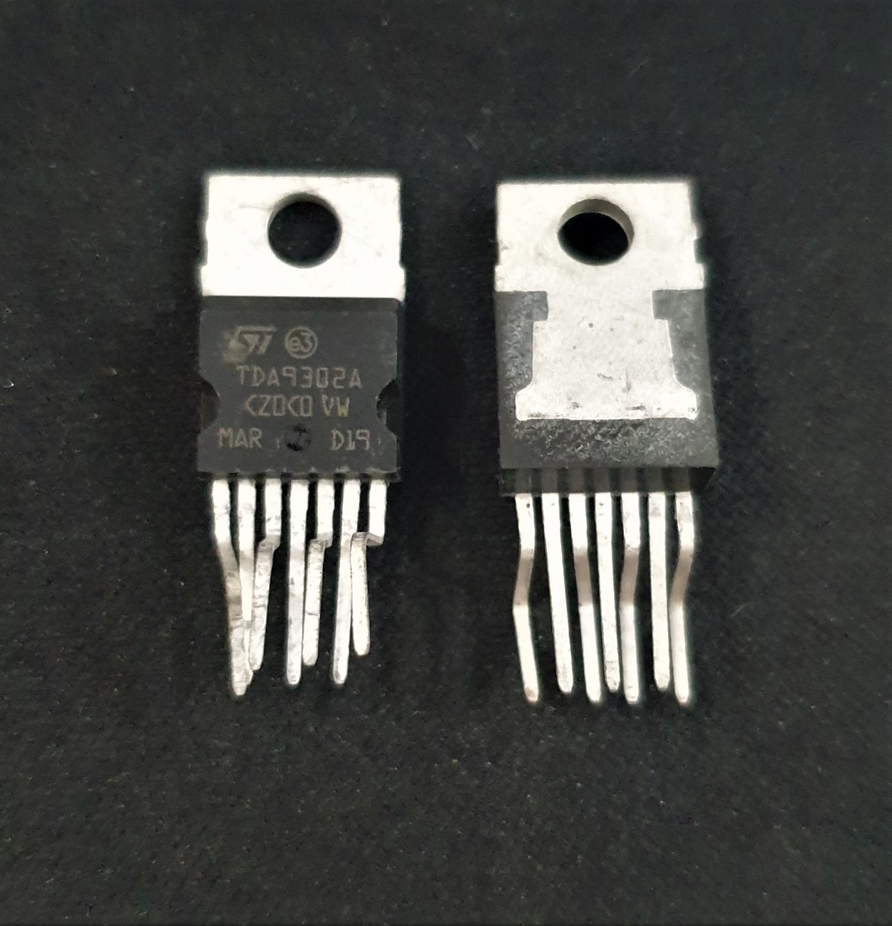 IC TDA9302A TDA9302 A Vertical Deflection Output Persamaan TDA9302H ...