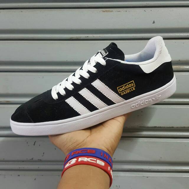 Adidas shop gazelle hitam