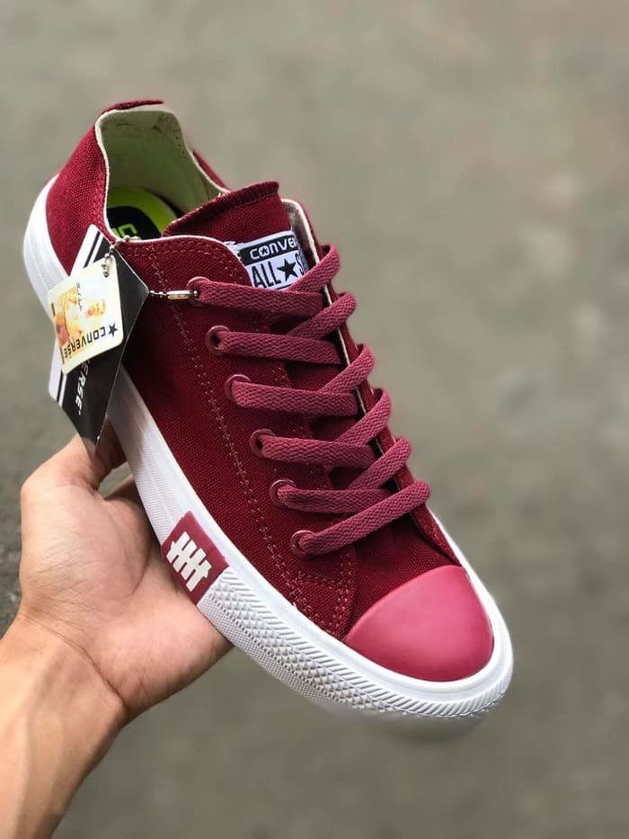 maroon chuck taylor ii