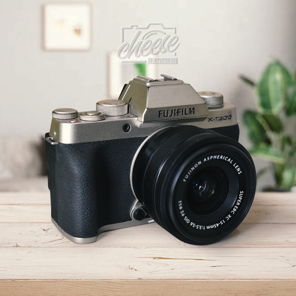 Fujifilm XT200 15-45mm レンズ付き Fujifilm X-T200 シルバーXC 15