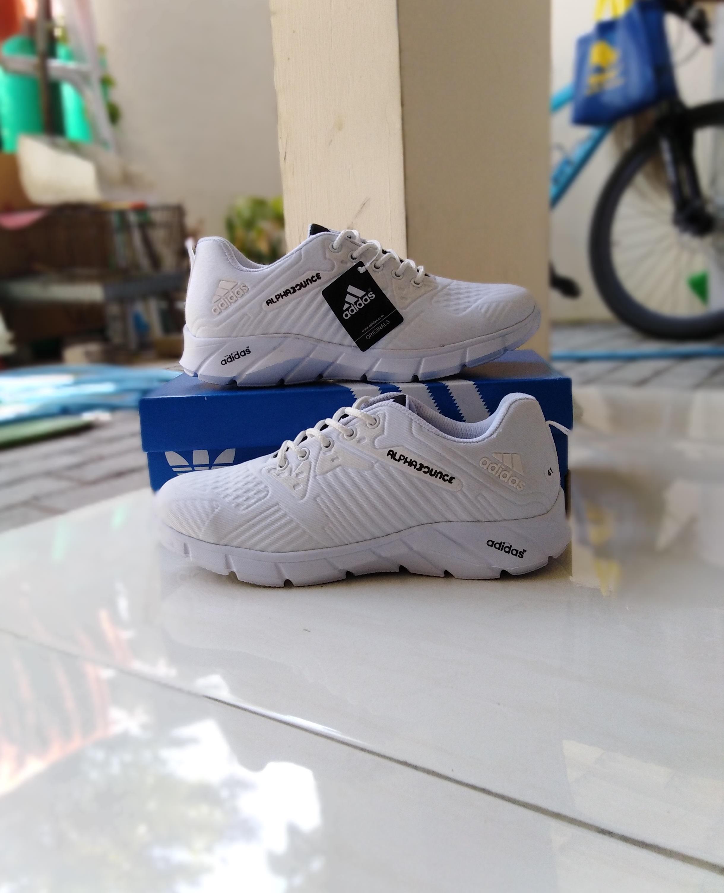 SEPATU ADIDAS ALPABOUNCE PUTIH TERBARU / SEPATU SEKOLAH OLAHRAGA PUTIH / SEPATU KERJA / SEPATU KESEHARIAN SANTAI / SEPATU CASUAL SNEAKERS PRIA WANITA PUTIH