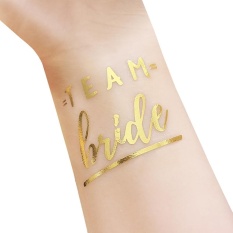 Bride & Groom Temporary Tattoo Metallic GOLD Huruf Transfer Tato untuk Dekorasi Pesta Pernikahan Tergantung dengan Tempat dan Masing-masing Toko Yang Menjualnya. Semoga Bermanfaat dan Terima Kasih Kategori Props Ukuran: T28-Intl
