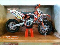 Diecast Miniatur Motor Trail KTM 350 SX-F 2013 Antonio Cairoli Edition