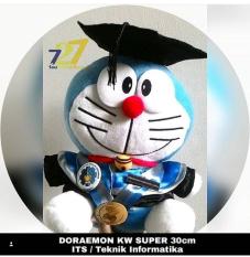 Boneka Wisuda Doraemon Toga Almamater Kado Sarjana