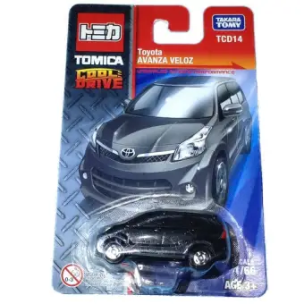 tomica avanza veloz