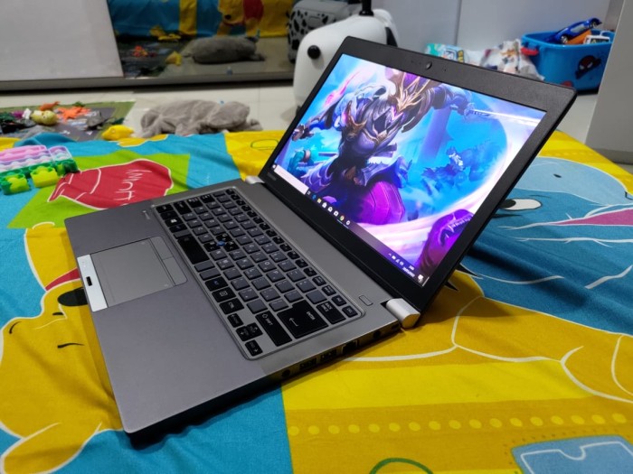 Laptop Murah Toshiba Portege Core i5 5300u SSD 256GB RAM 8GB Layar