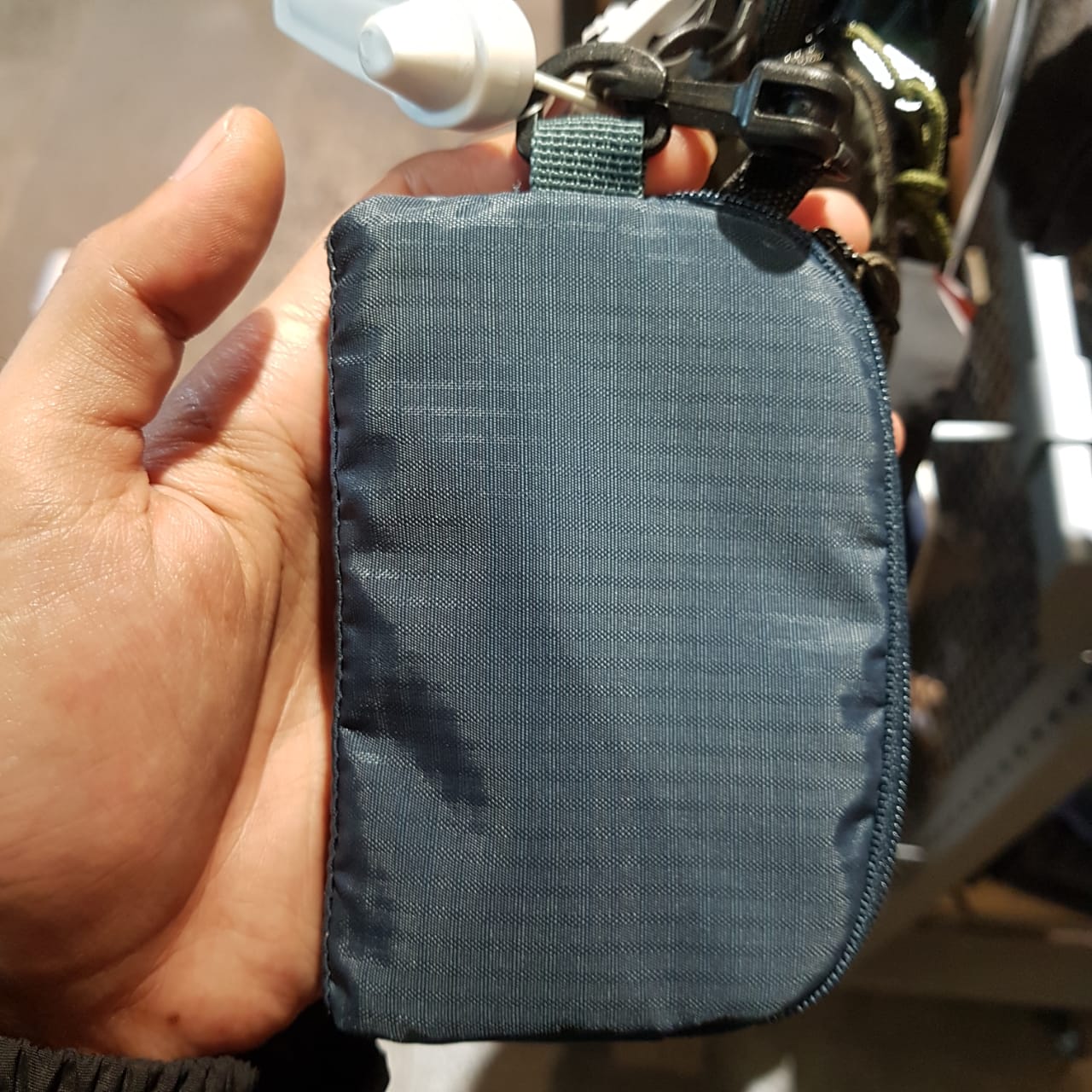 eiger comrade neck wallet