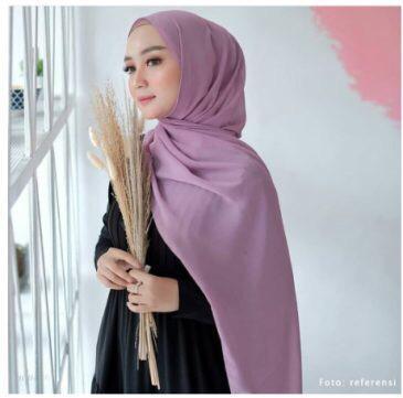 Warna Lavender Kerudung Pasmina Jilbab Pasmina Hijab Pasmina Polos Basic Panjang Jilbab Diamond Italians / Diamond Crepe - Hijab Pashmina / Kerudung Pasmina / Jilbab Pashmina Crinkle Shawl coksu bahan cifon ceruti diamond babydoll / tudung nisa sabyan pa
