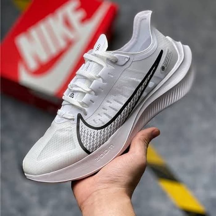 nike air zoom fly off white