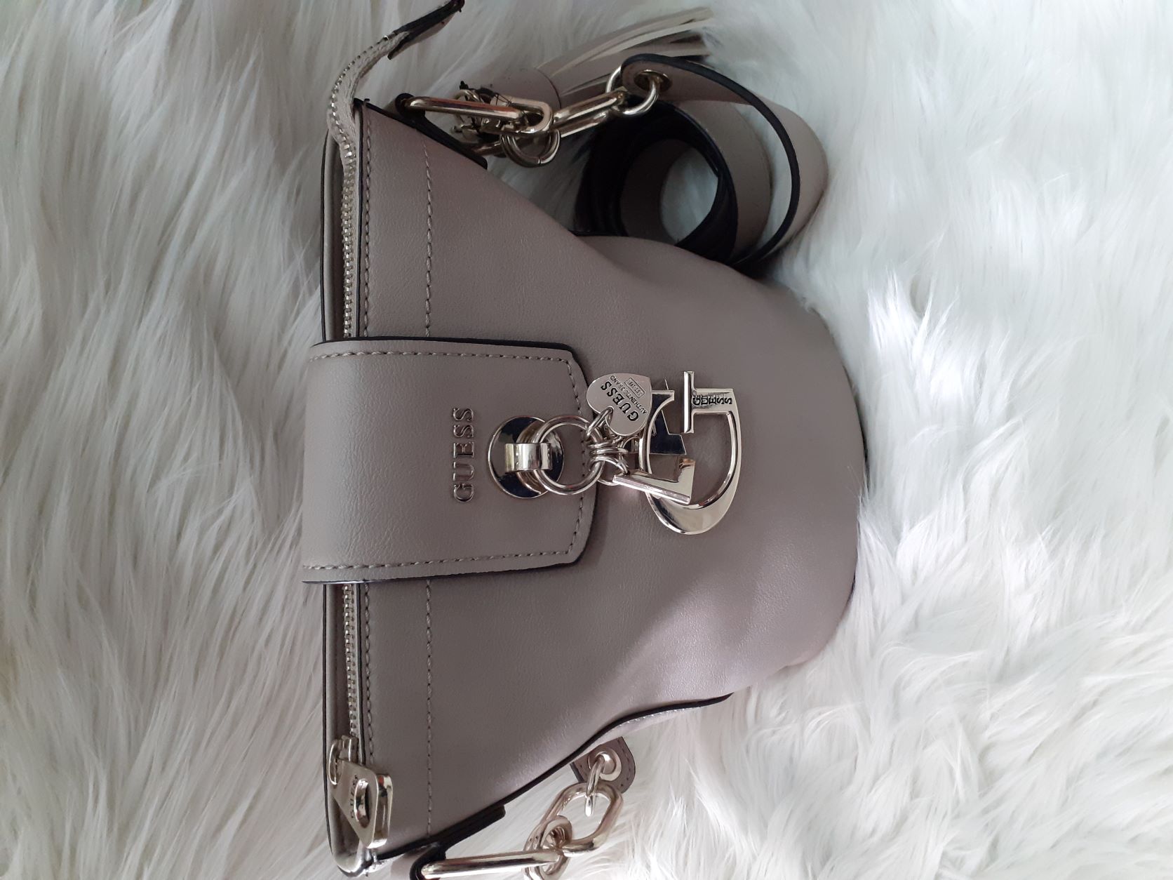 Guess gracelyn bucket discount bag