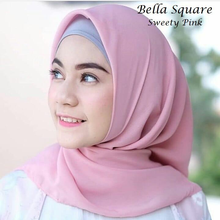badgeHijab Segi Empat Polos Bella Square UK 115 x 115 / Jilbab Hijab Segiempat / Kerudung / Bela Square/ Kerudung Segi Empat Polos / Bella Square