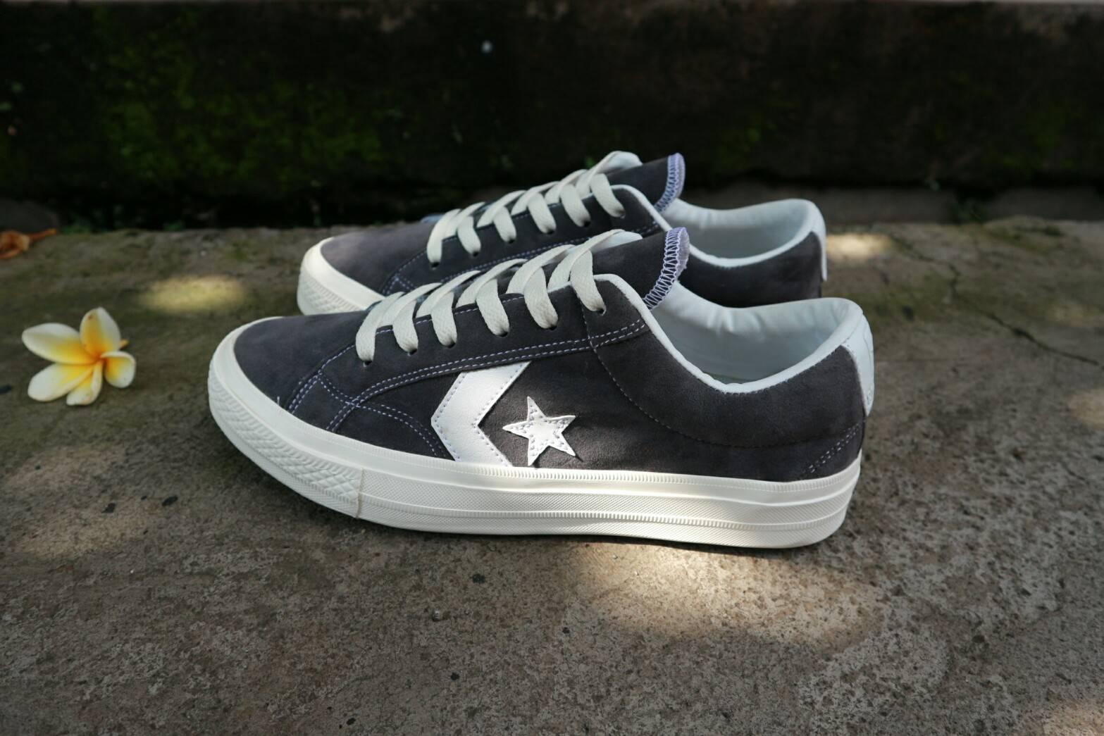gray converse one star