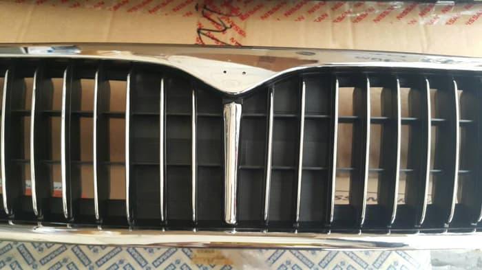 grille nissan infiniti A32 Q30 thn 97, 98, 99