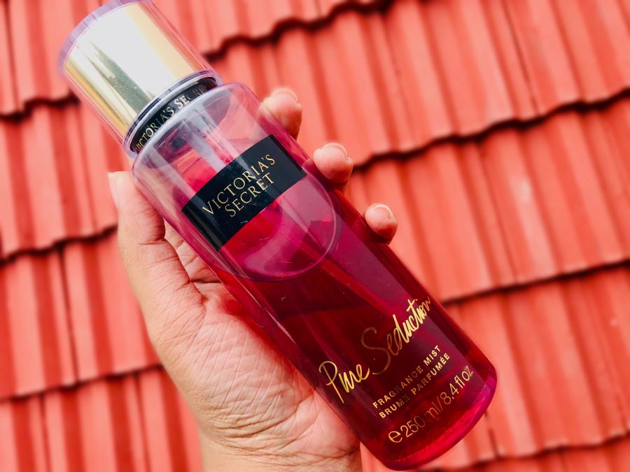 victoria secret body spray red