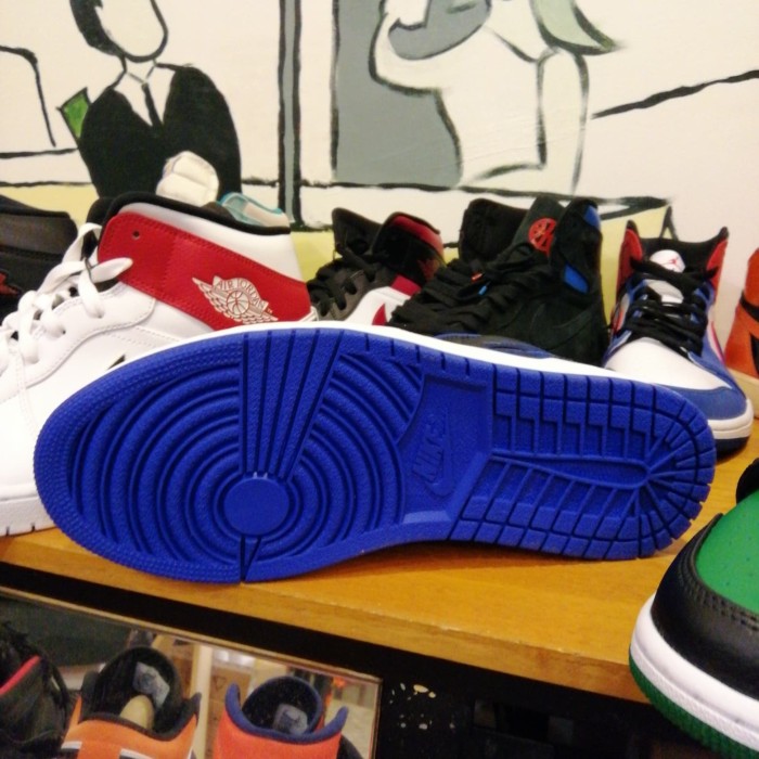 royal blue sneakers jordans