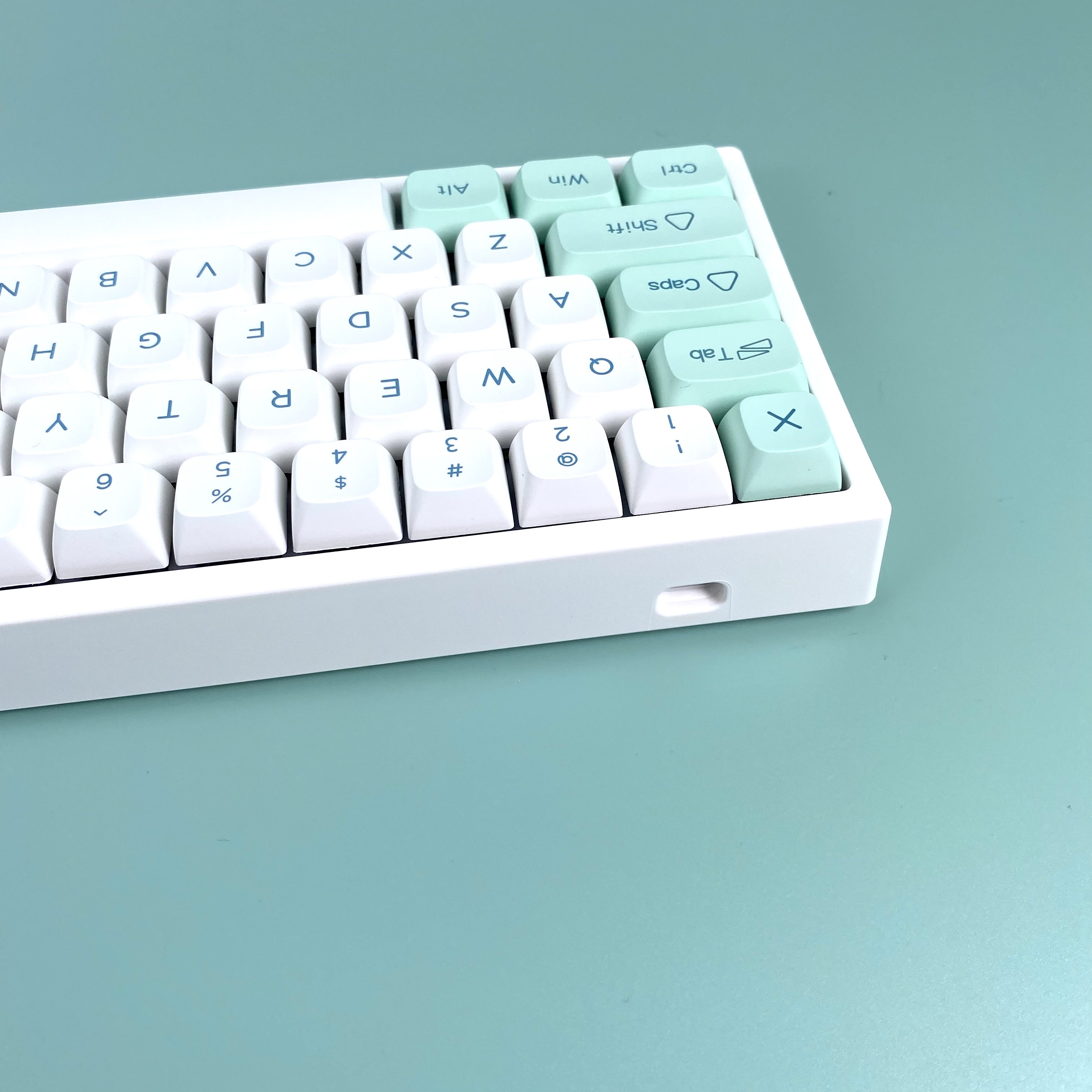 DUKHARO VN66 hotswappable mechanical keyboard,threemode wireless with Ice mint Keycap,Metal