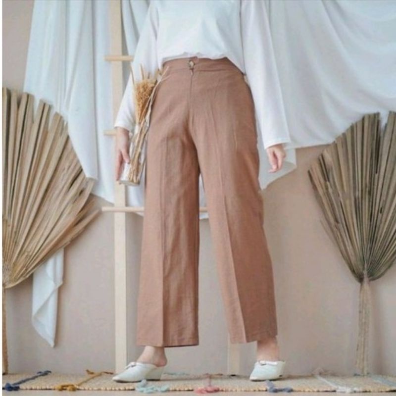 Koylak va paypoqda, lekin külotsiz 18 Koylak va paypoqda, lekin külotsiz 18