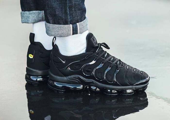 TERVIRAL !!! / SEPATU NIKE AIR VAPORMAX FLYKNIT PLUS TRIPLE BLACK / 39 - 45 / SEPATU SNEAKERS / SEPATU PRIA / SEPATU KEREN / SEPATU SANTAI