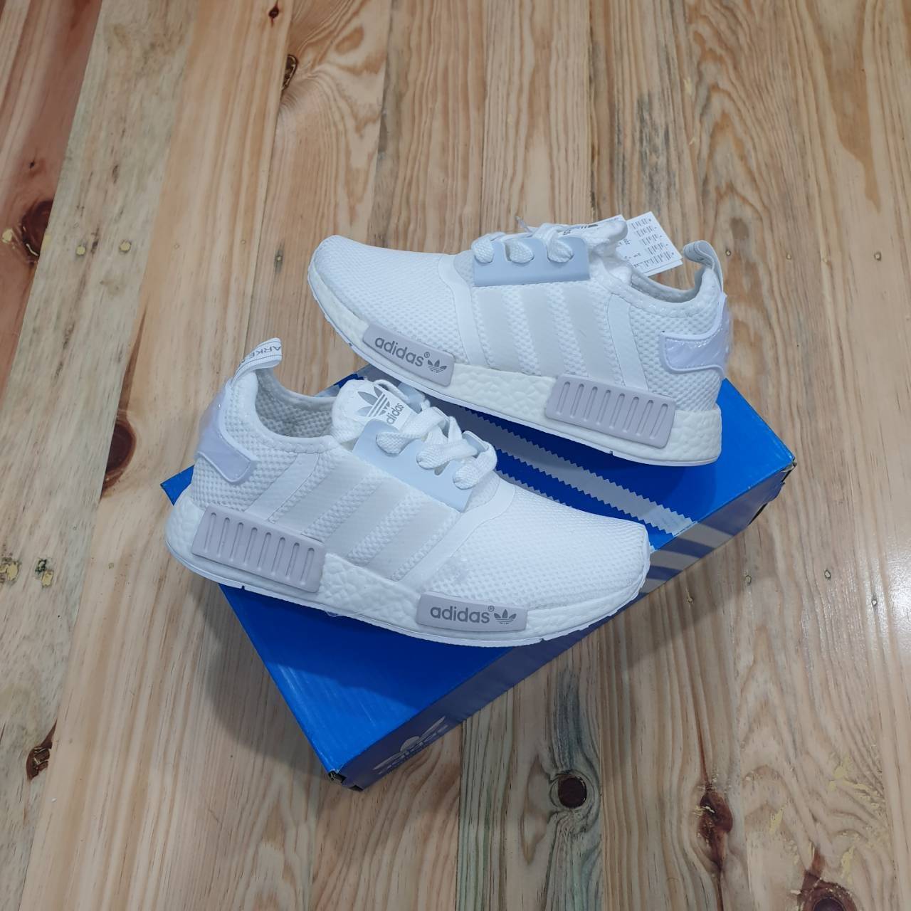 Jual Nmd R1 White Terbaru | Lazada.co.id