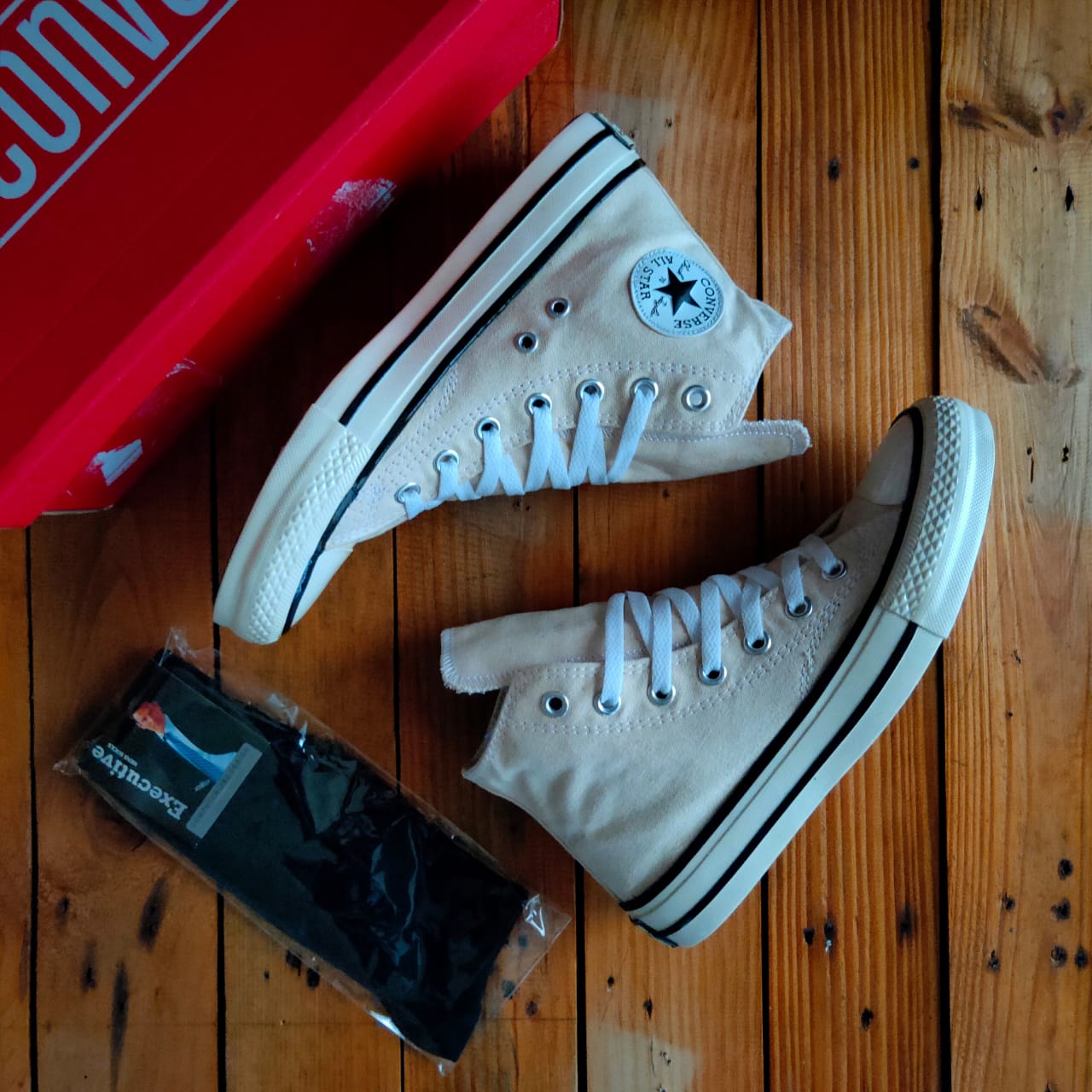 cream converse 70s