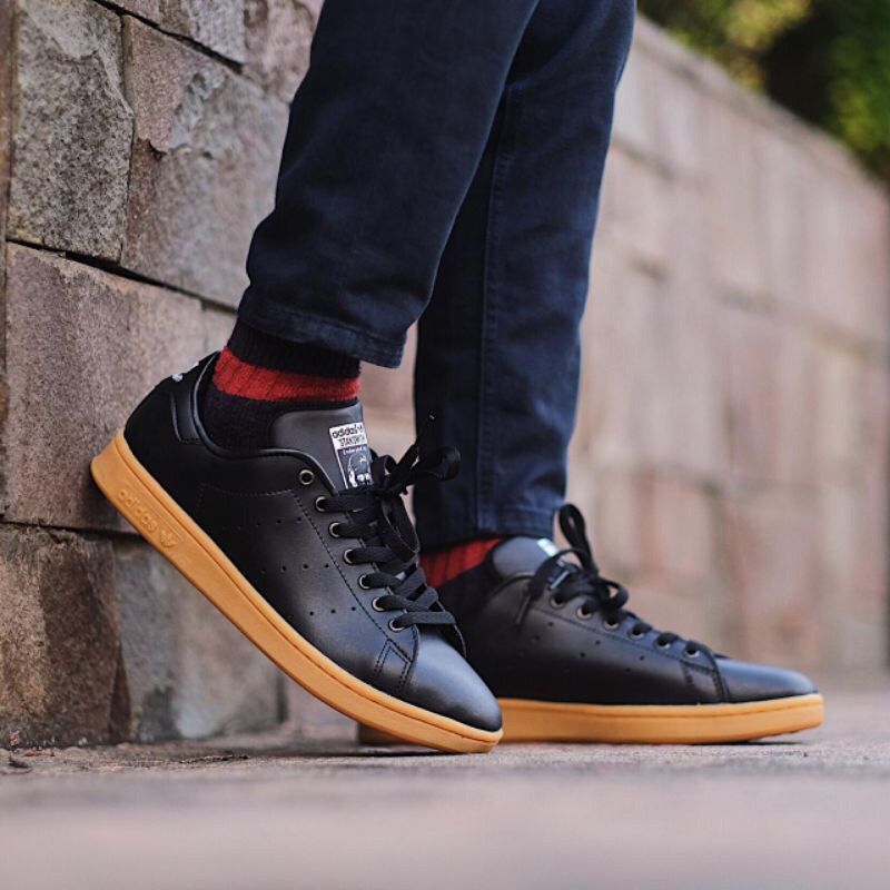 black on black stan smith