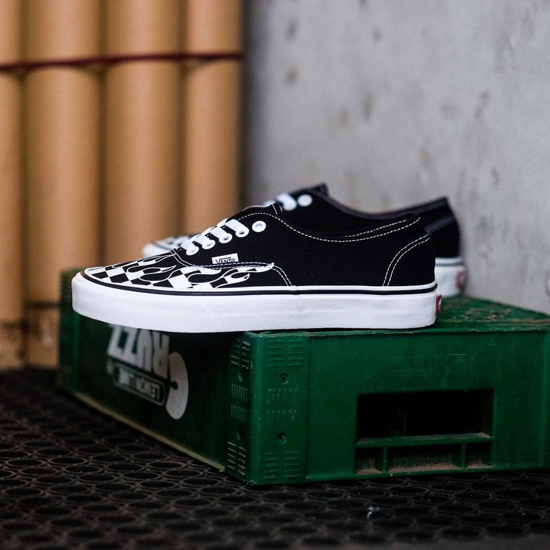 black checkered flame vans