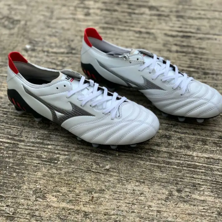 sepatu bola mizuno morelia neo