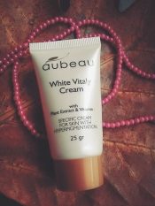Aubeau White Vitaly Cream with Plant Extract dan Vit C - Pelembab dan Pemutih Kulit Wajah - 25gr