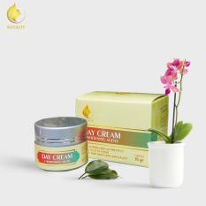 Day cream Royalty mengatasi kulit kusam,berjerawat,berminyak yang sangat ampuh tanpa bahan merkuri ,aman,ORIGINAL,BPOM