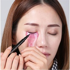 Eyeliner Helper Alat Bantu Menggunakan Eyeliner Make Up Tools - Aksesoris Make Up - Alat Bantu Kecantikan - Warna Random