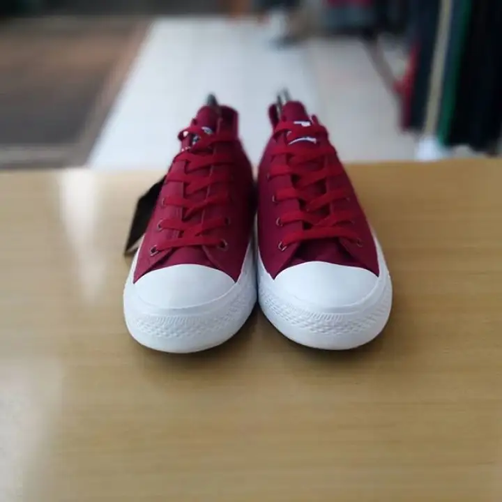 maroon chuck taylor ii