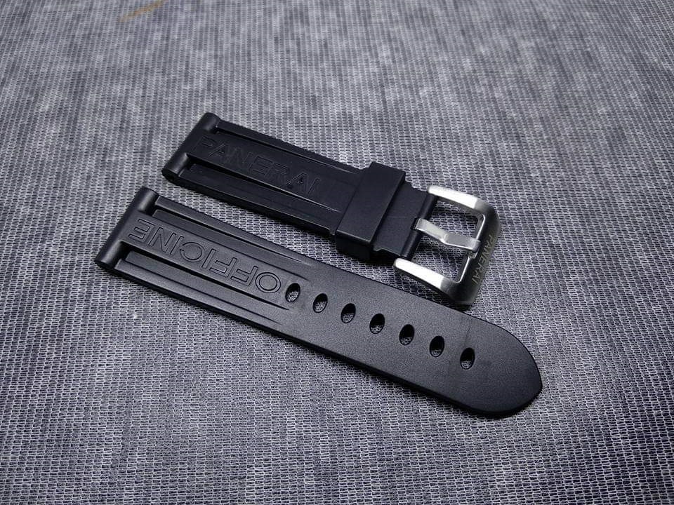 panerai caoutchouc