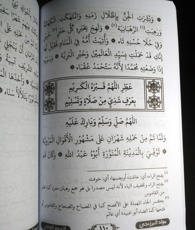 Ikki qiz pornoni yalayapti